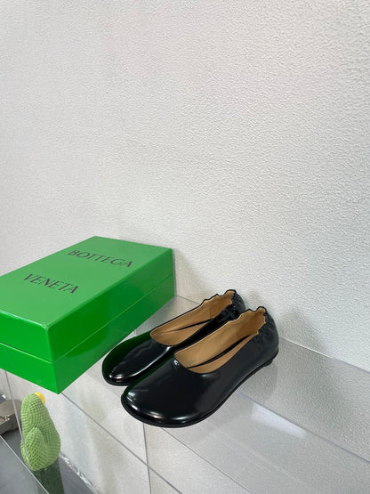 ATOMIC BALLERINA FLAT IN BLACK CALFSKIN