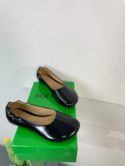 ATOMIC BALLERINA FLAT IN BLACK CALFSKIN