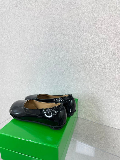 ATOMIC BALLERINA FLAT IN BLACK CALFSKIN