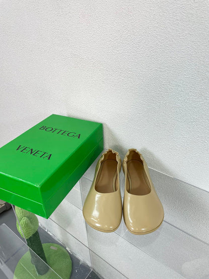 ATOMIC BALLERINA FLAT IN BISQUE BEIGE CALFSKIN