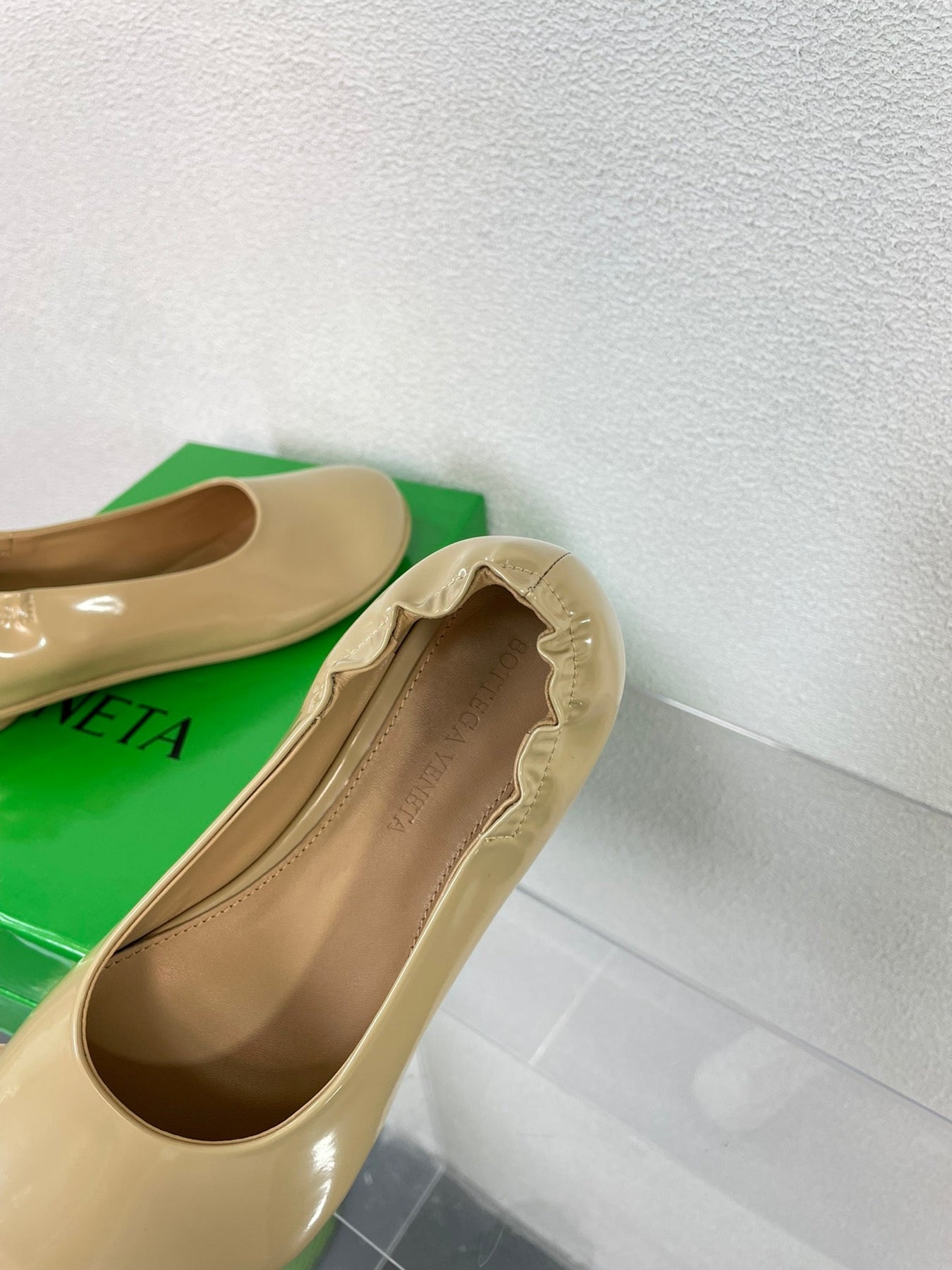 ATOMIC BALLERINA FLAT IN BISQUE BEIGE CALFSKIN