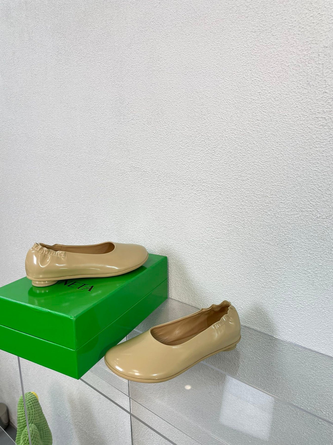 ATOMIC BALLERINA FLAT IN BISQUE BEIGE CALFSKIN