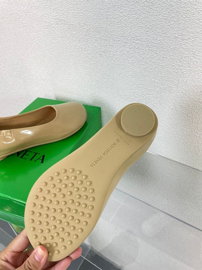 ATOMIC BALLERINA FLAT IN BISQUE BEIGE CALFSKIN