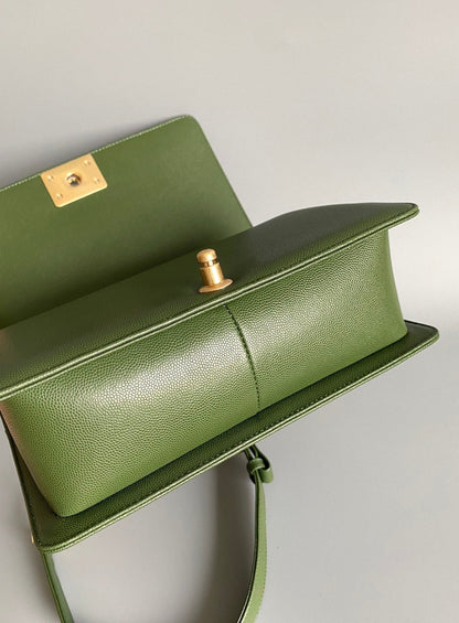 CC MEDIUM 25 BOY BAG IN OLIVE GREEN LAMBSKIN GOLD HARDWARE