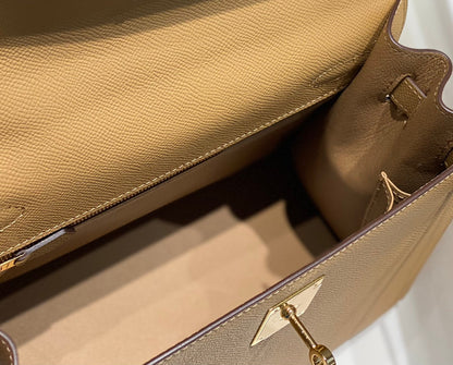 KELLY 28CM IN CHAI EPSOM CALFSKIN GOLD HARDWARE
