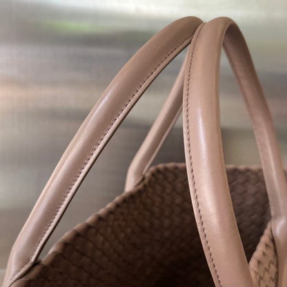 LARGE CABAT 51 IN SADDLE BROWN LAMBSKIN