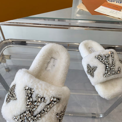 LV WOMEN'S PASEO FLAT SLIPPER IN WHITE FLEECE