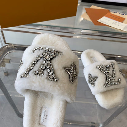 LV WOMEN'S PASEO FLAT SLIPPER IN WHITE FLEECE