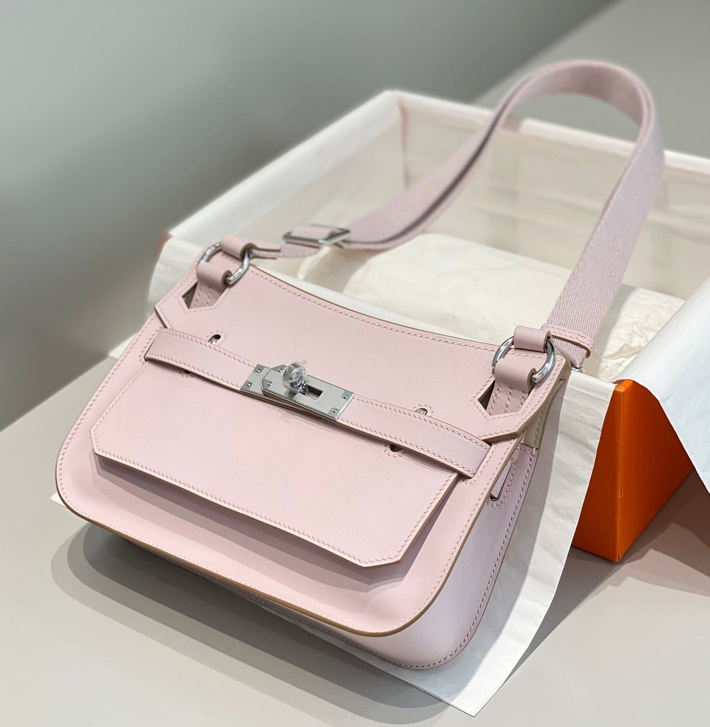 HM JYPSIERE SHOULDER BAG 23 IN BABY PINK CALFSKIN