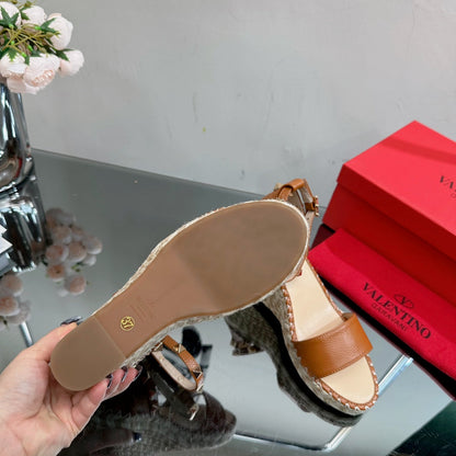 ROCKSTUD WEDGE 85 MM IN BRONZE BROWN CALFSKIN