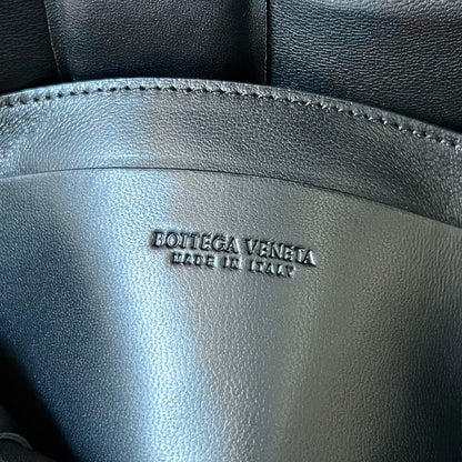 MINI CASSETTE 18 IN BLACK LAMBSKIN