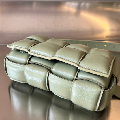 MINI CASSETTE 18 IN WHITE CREAM LAMBSKIN