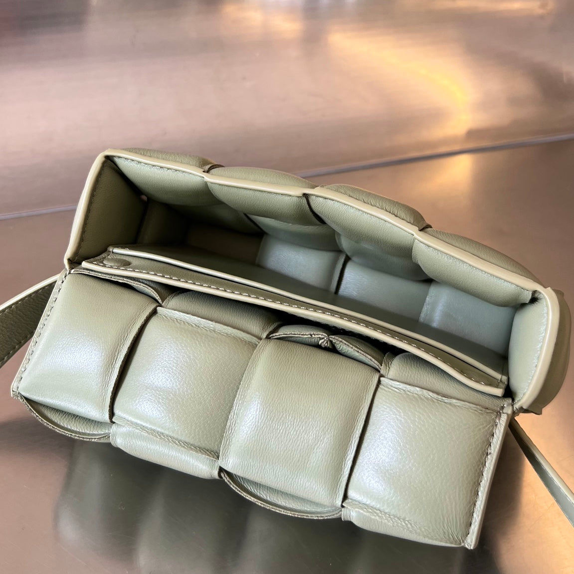 MINI CASSETTE 18 IN WHITE CREAM LAMBSKIN