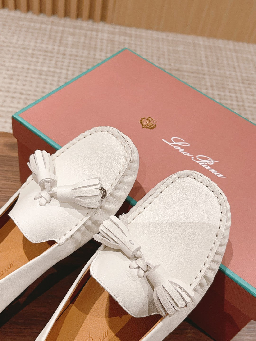 LP DOT SOLE WALK LOAFERS WHITE DEERSKIN