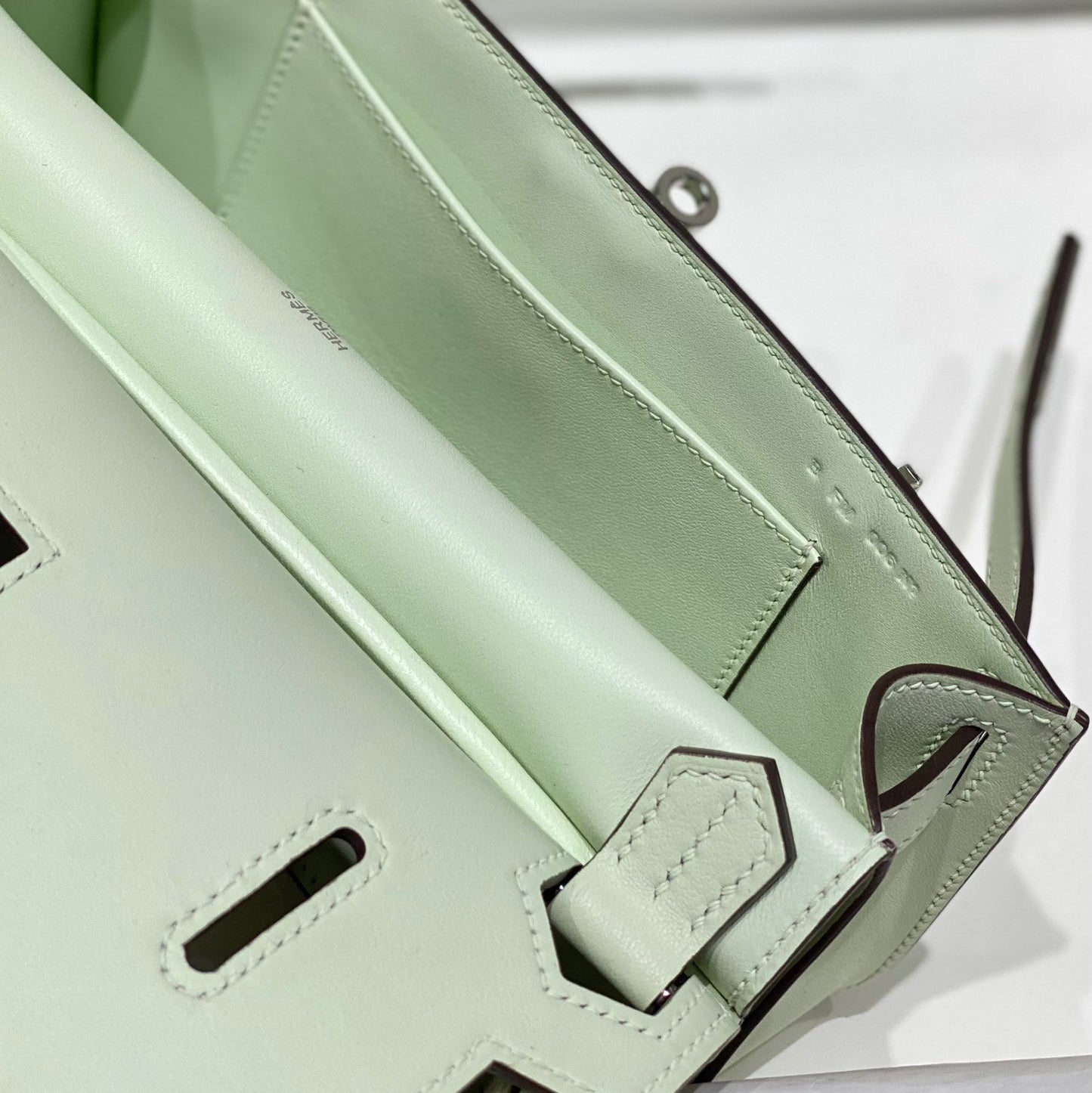 HM JYPSIERE SHOULDER BAG 23 IN LIGHT GREEN CALFSKIN SILVER HARDWARE