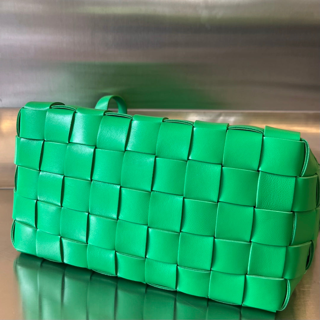 MEDIUM 28 CASSETTE LIGHT GREEN LAMBSKIN