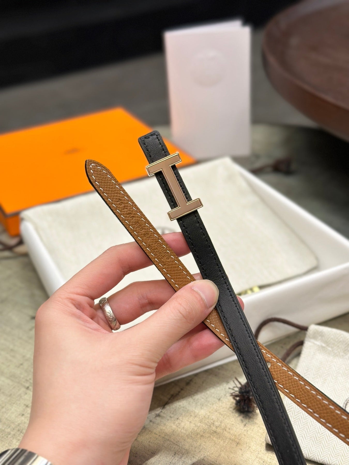 HM FOCUS BUCKLE & REVERSIBLE BLACK AND TAWNY BROWN LEATHER STRAP 13MM COPPER HARDWARE