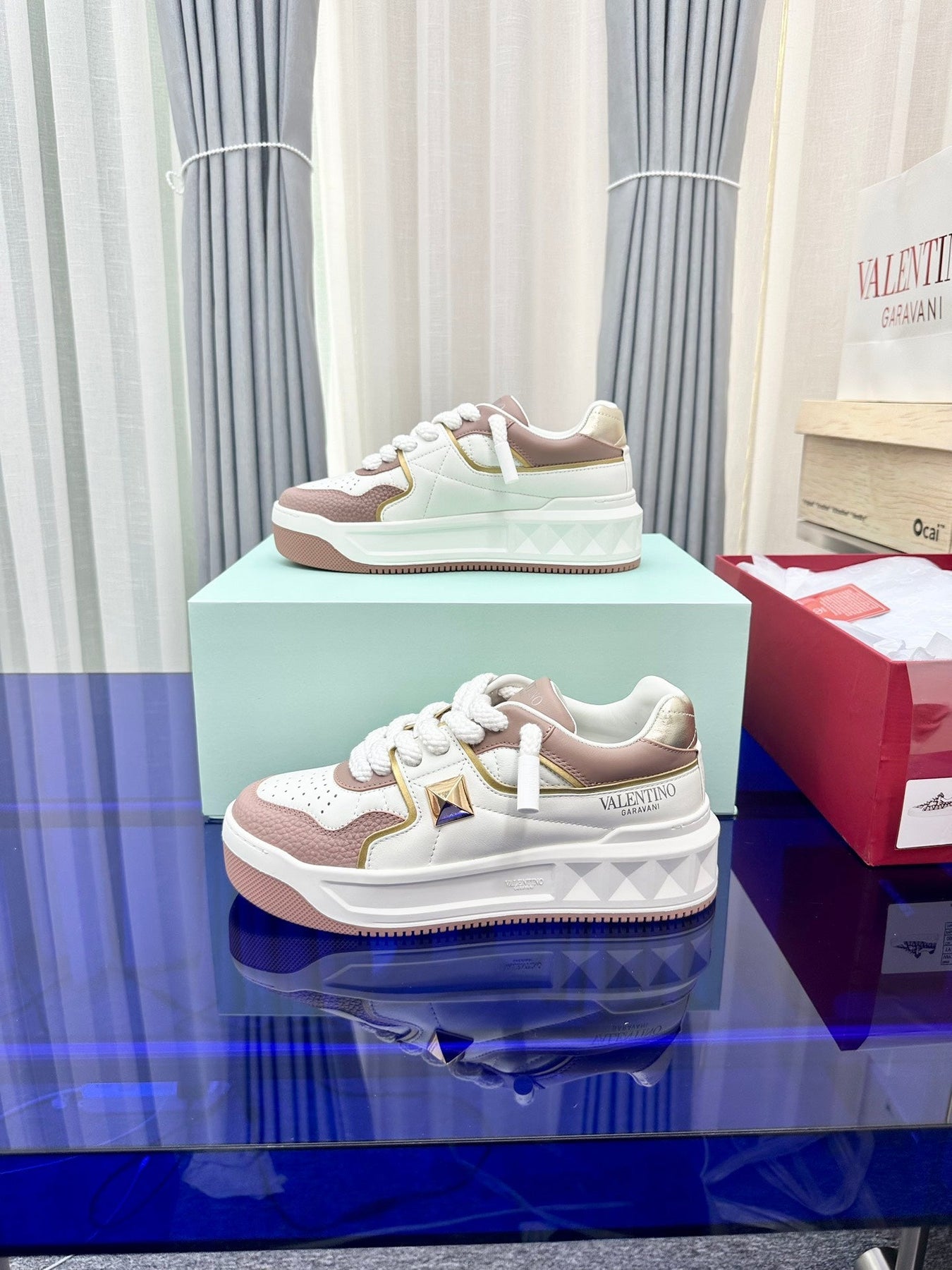 One Stud Garavani Rose Cannelle White One Stud XL Sneakers