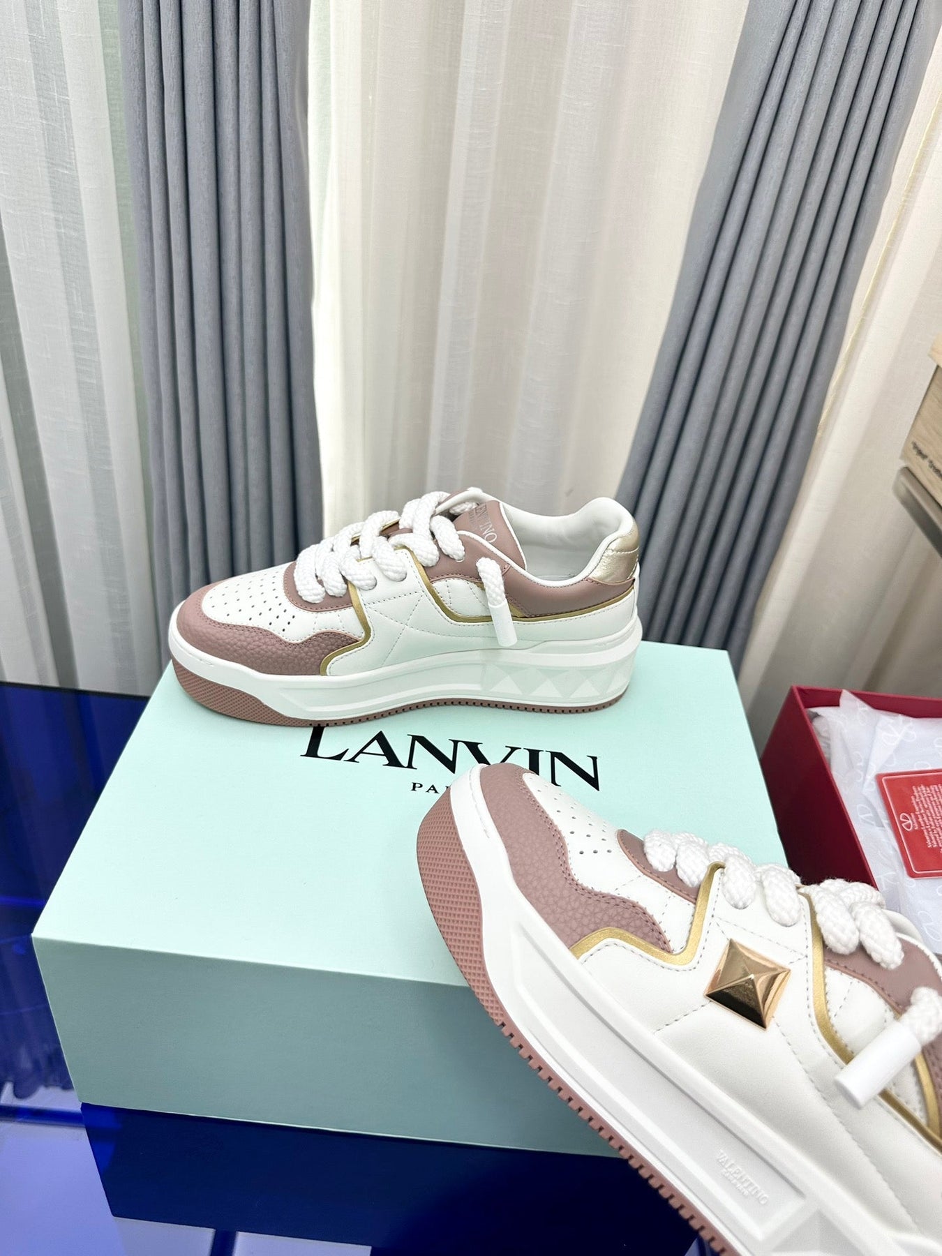 One Stud Garavani Rose Cannelle White One Stud XL Sneakers