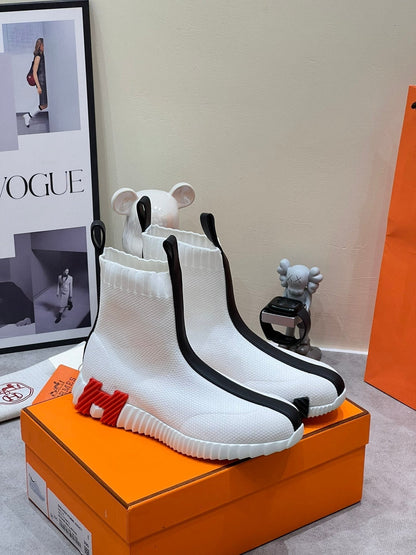 H FUN CLASSIC SNEAKER STYLISH WHITE AND BLACK LINE FABRIC