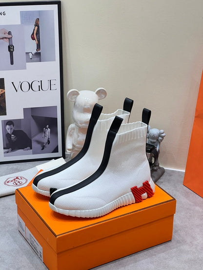 H FUN CLASSIC SNEAKER STYLISH WHITE AND BLACK LINE FABRIC