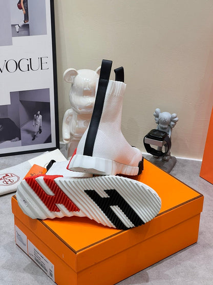 H FUN CLASSIC SNEAKER STYLISH WHITE AND BLACK LINE FABRIC