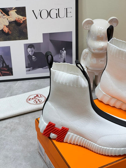 H FUN CLASSIC SNEAKER STYLISH WHITE AND BLACK LINE FABRIC