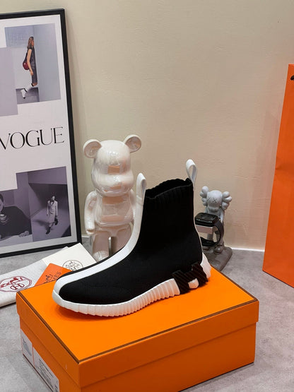 H FUN CLASSIC SNEAKER STYLISH BLACK AND WHITE LINE FABRIC