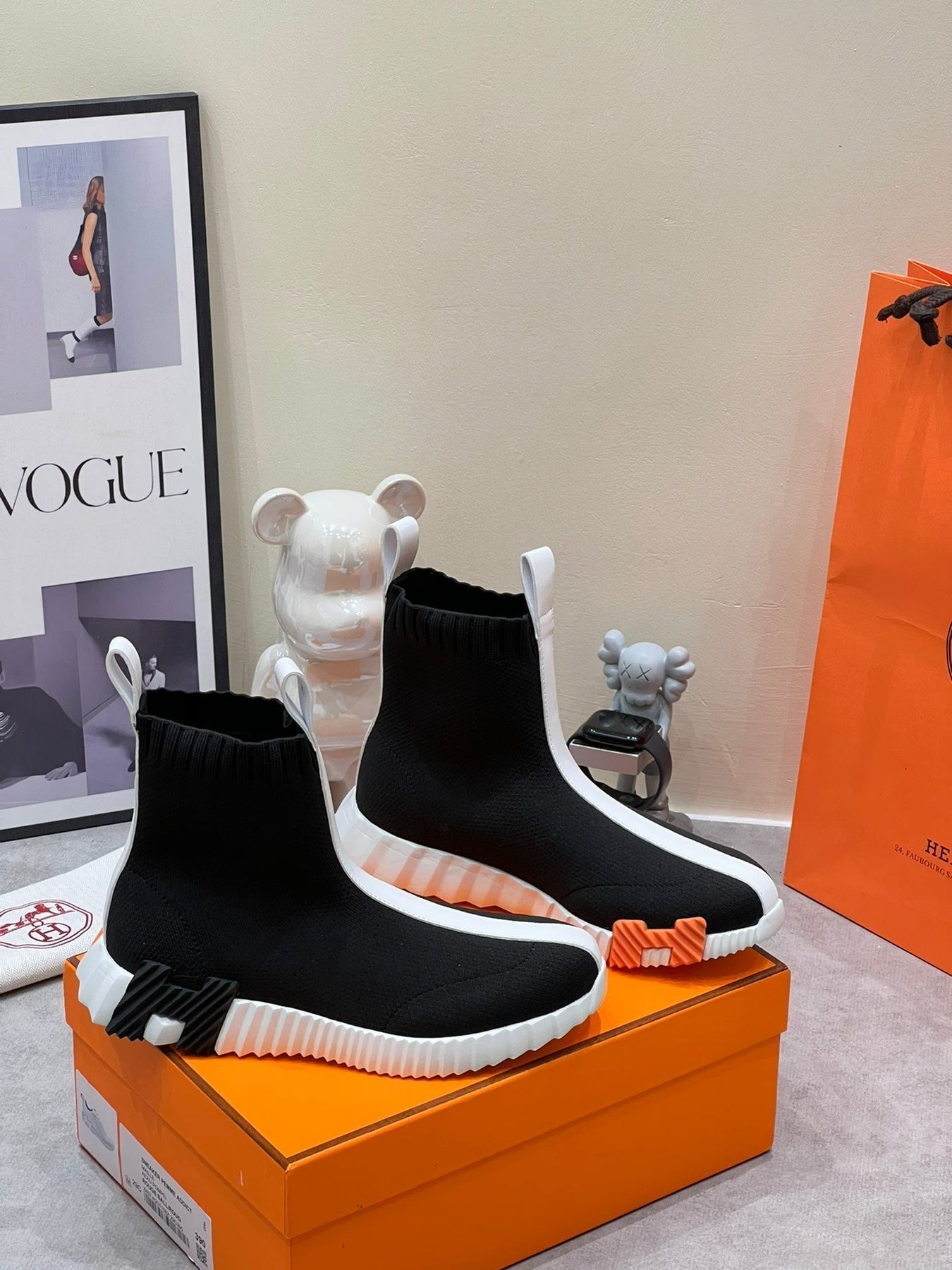 H FUN CLASSIC SNEAKER STYLISH BLACK AND WHITE LINE FABRIC