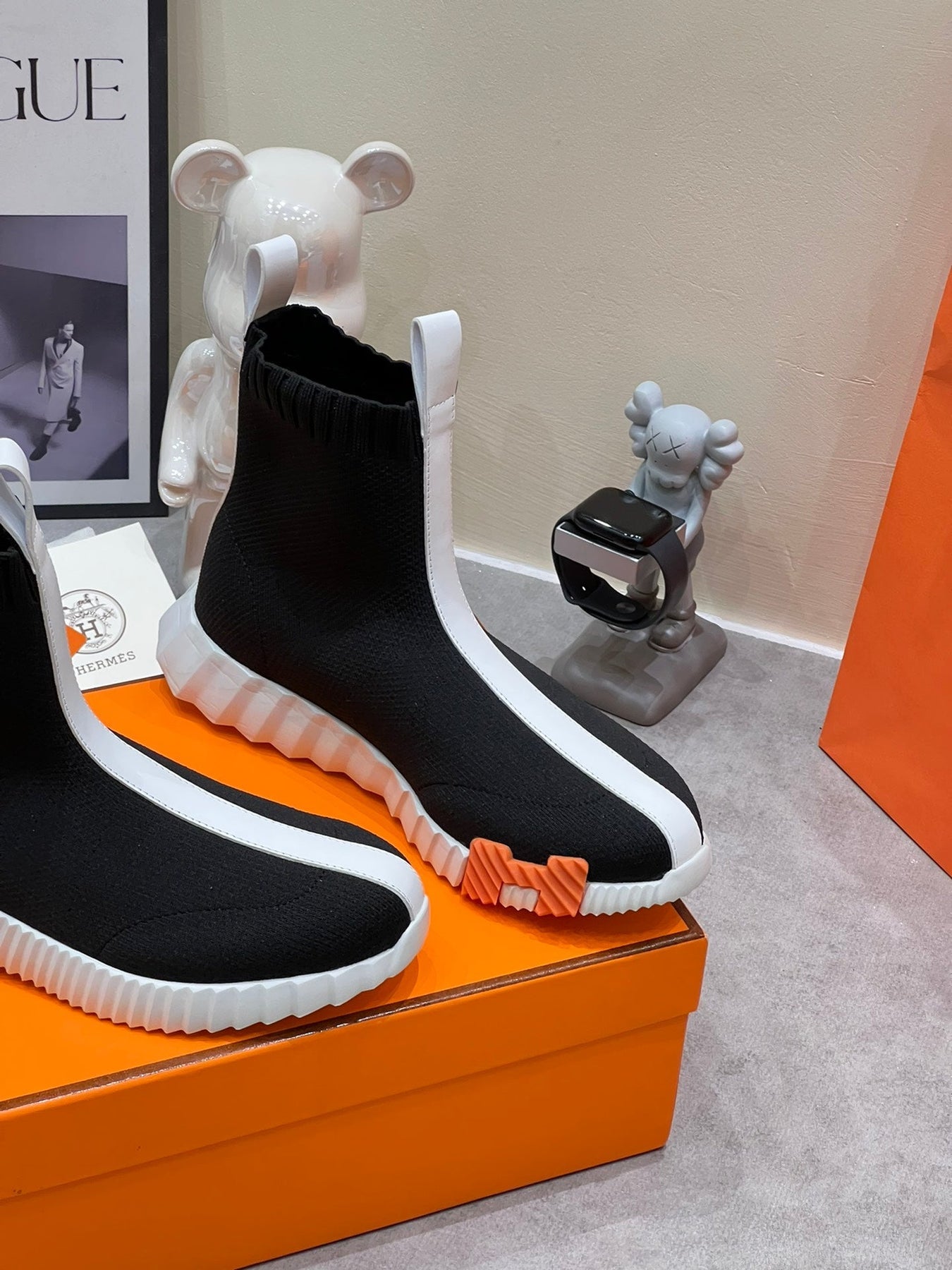 H FUN CLASSIC SNEAKER STYLISH BLACK AND WHITE LINE FABRIC