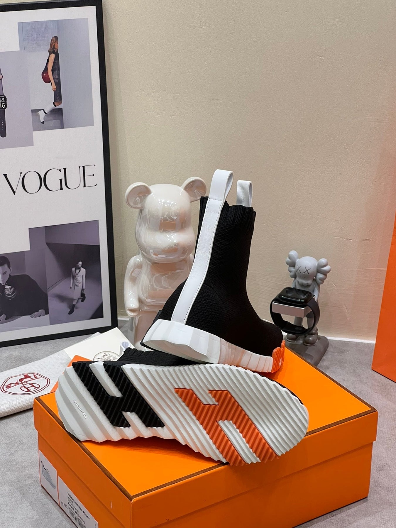 H FUN CLASSIC SNEAKER STYLISH BLACK AND WHITE LINE FABRIC