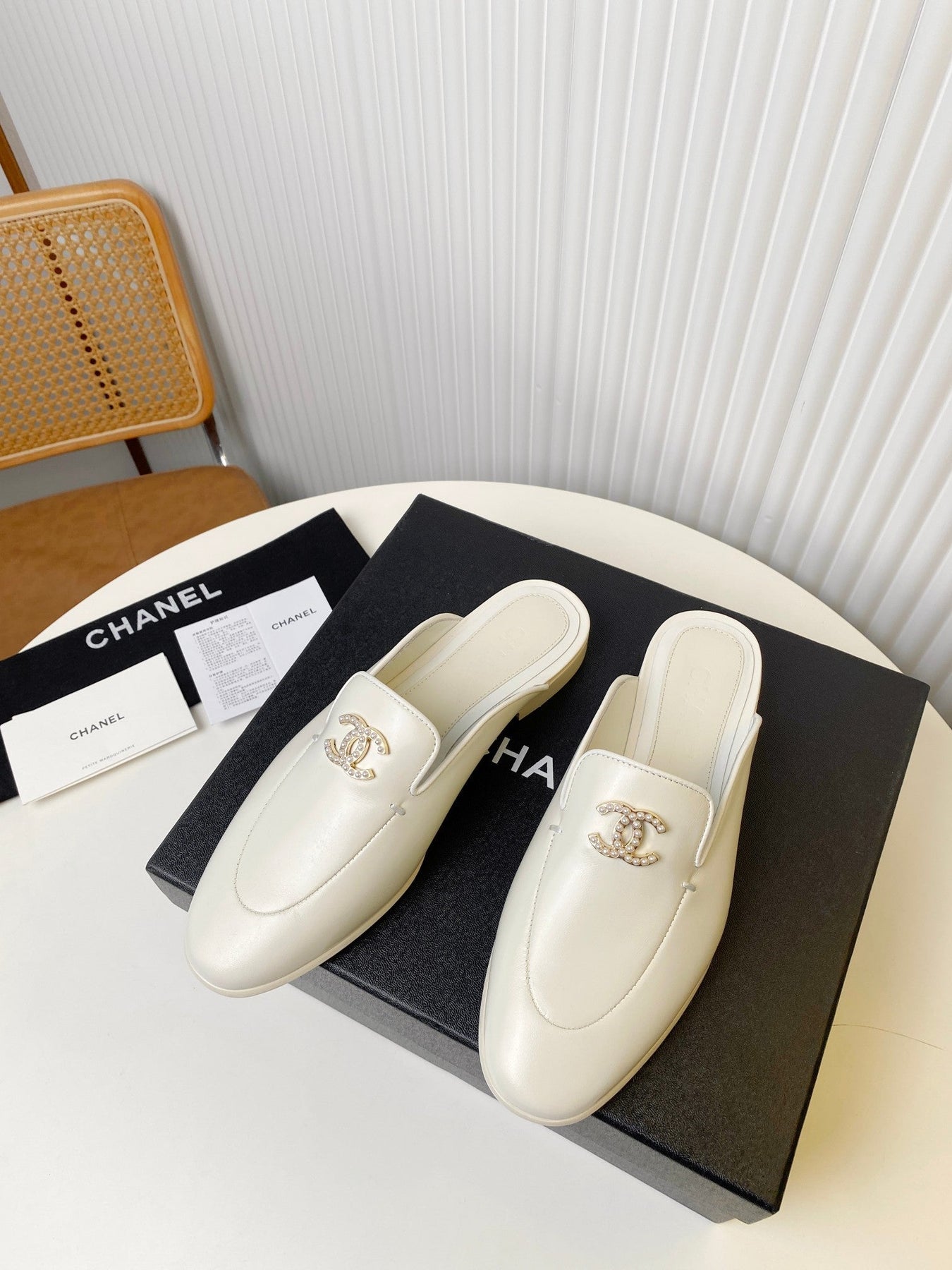 FLAT MULE IN WHITE LAMBSKIN 983819