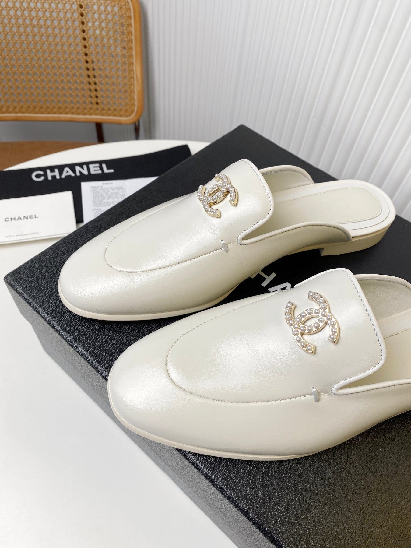 FLAT MULE IN WHITE LAMBSKIN 983819