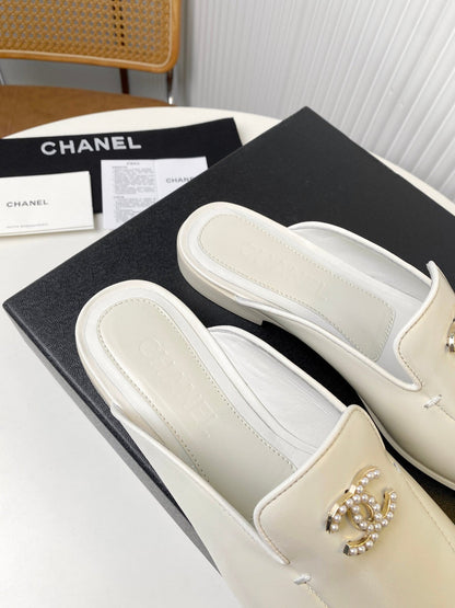 FLAT MULE IN WHITE LAMBSKIN 983819