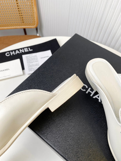 FLAT MULE IN WHITE LAMBSKIN 983819