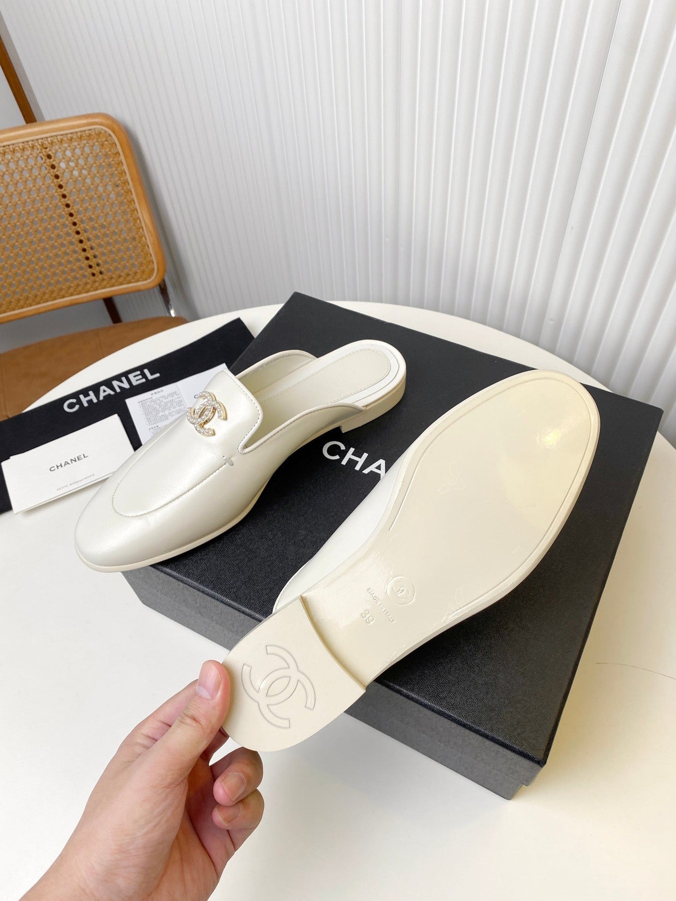 FLAT MULE IN WHITE LAMBSKIN 983819