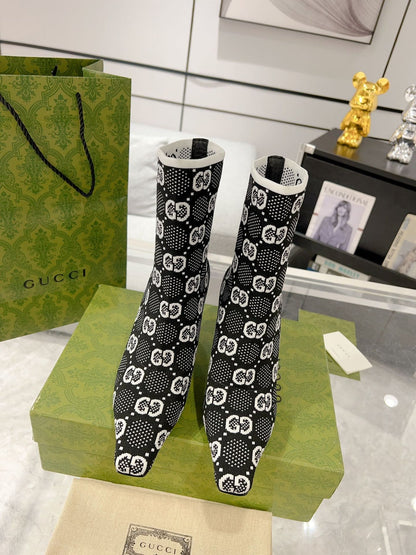 ANKLE BOOTS IN BLACK MIX WHITE KNITTED FABRIC WITH RETRO STYLE