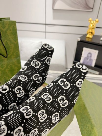 ANKLE BOOTS IN BLACK MIX WHITE KNITTED FABRIC WITH RETRO STYLE