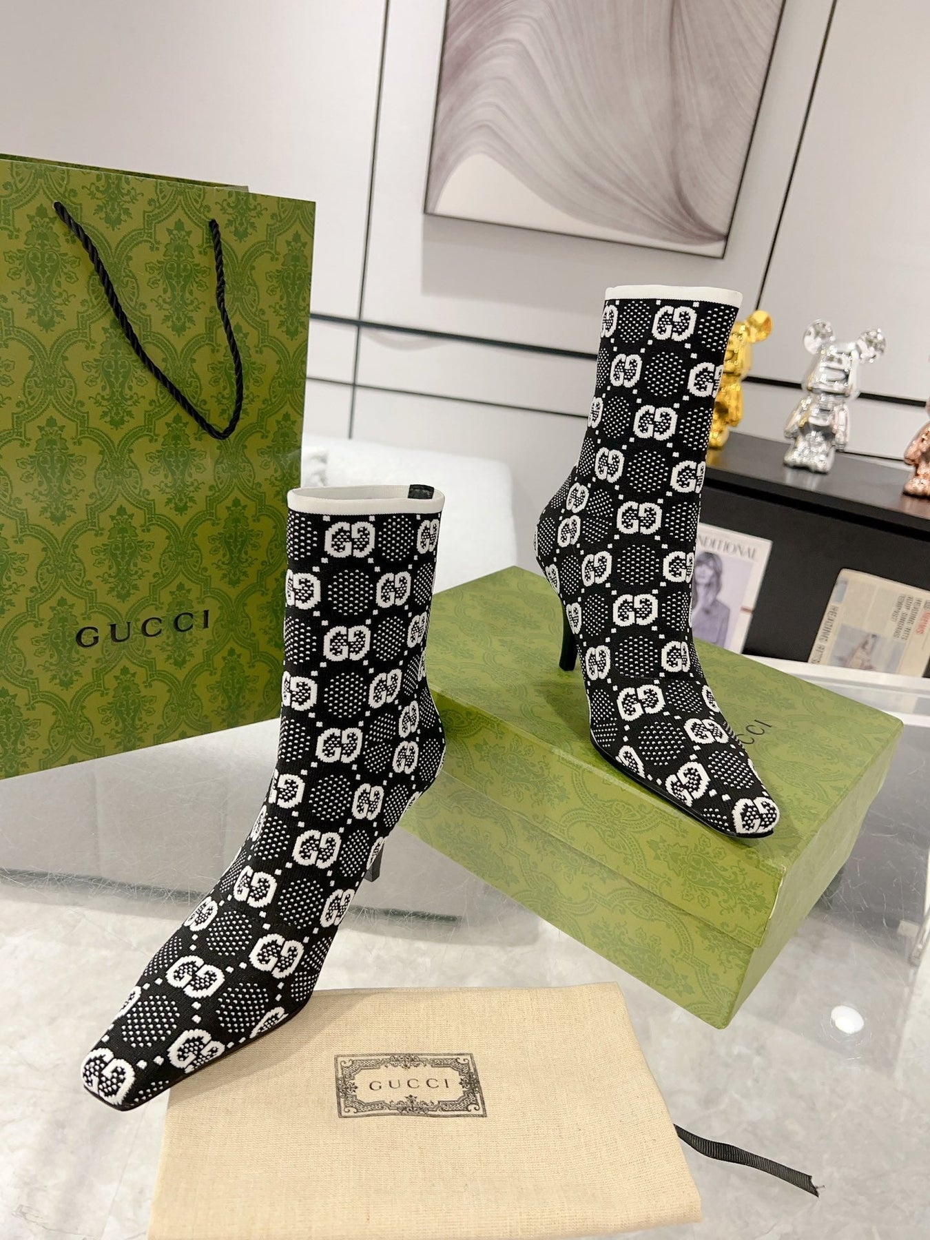 ANKLE BOOTS IN BLACK MIX WHITE KNITTED FABRIC WITH RETRO STYLE