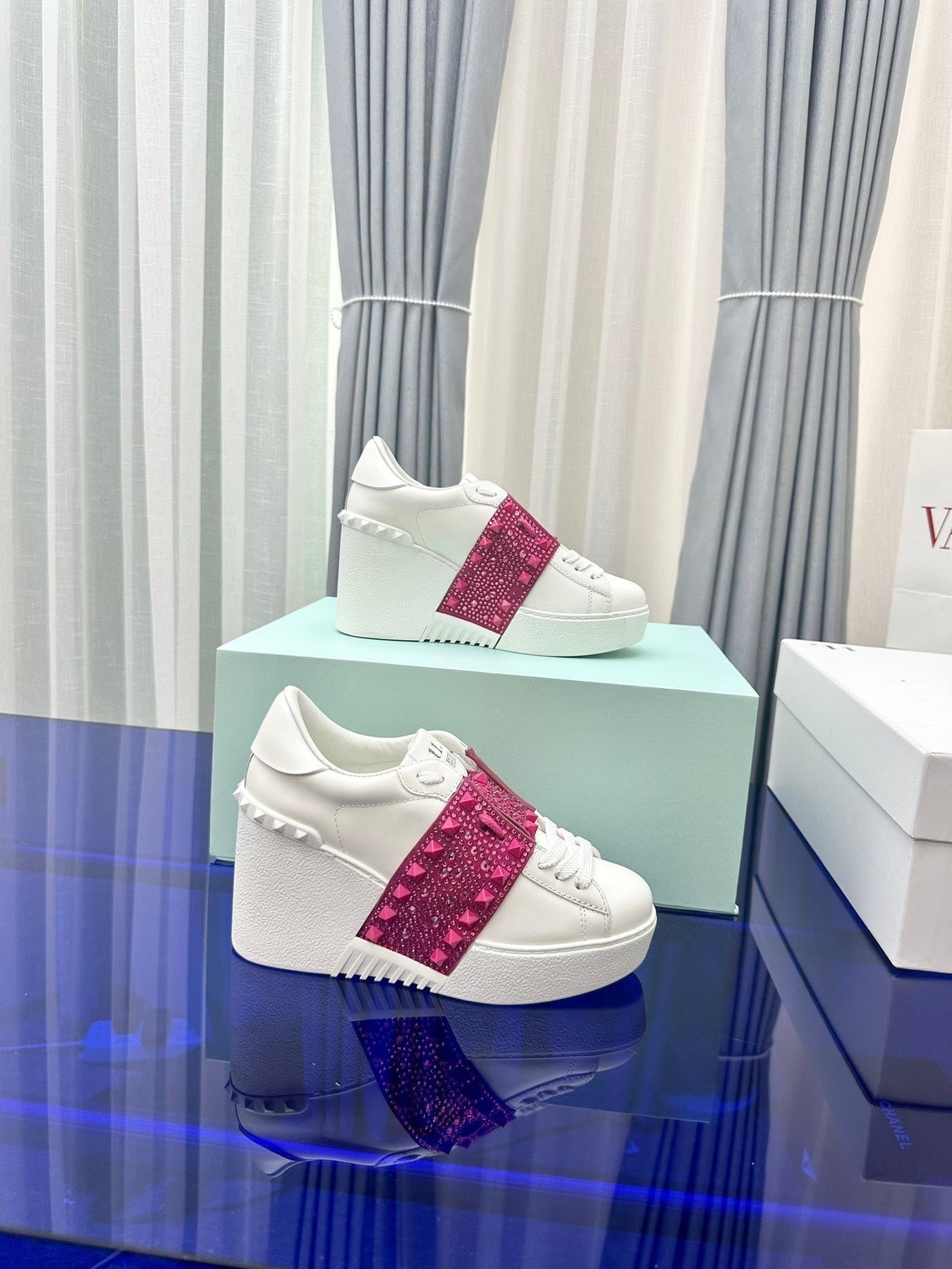 FLATFORM ROCKSTUD UNTITLED SNEAKER IN WHITE MIX MAGENTA PURPLE CALFSKIN WITH RHINSTONES