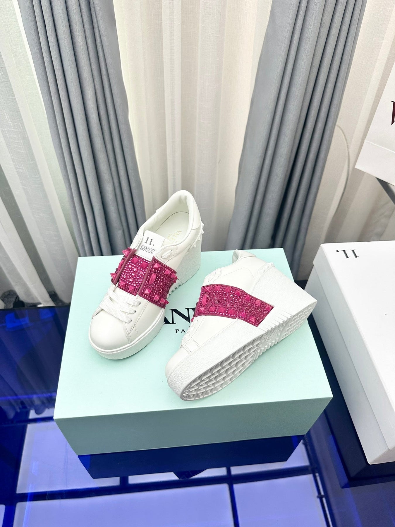 FLATFORM ROCKSTUD UNTITLED SNEAKER IN WHITE MIX MAGENTA PURPLE CALFSKIN WITH RHINSTONES