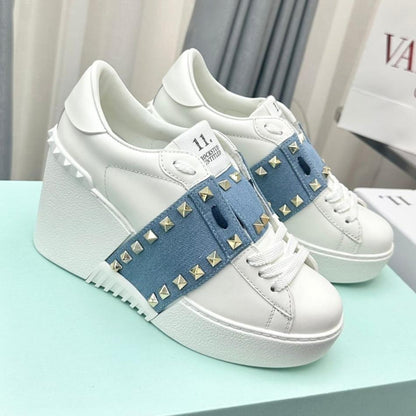 FLATFORM ROCKSTUD UNTITLED SNEAKER IN WHITE CALFSKIN MIX AEGEAN BLUE FABRIC