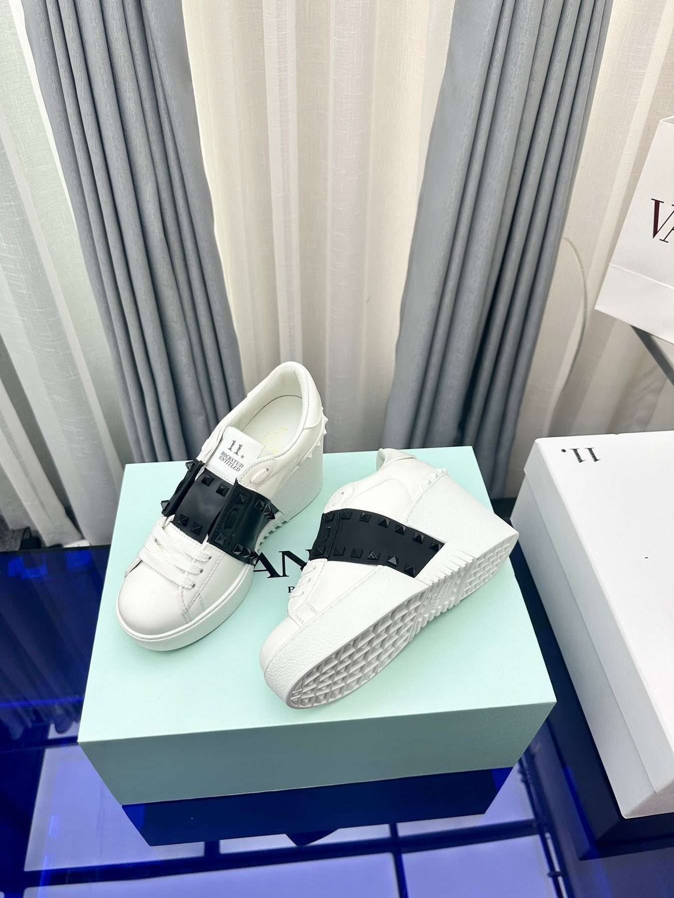 FLATFORM ROCKSTUD UNTITLED SNEAKER IN WHITE MIX BLACK CALFSKIN