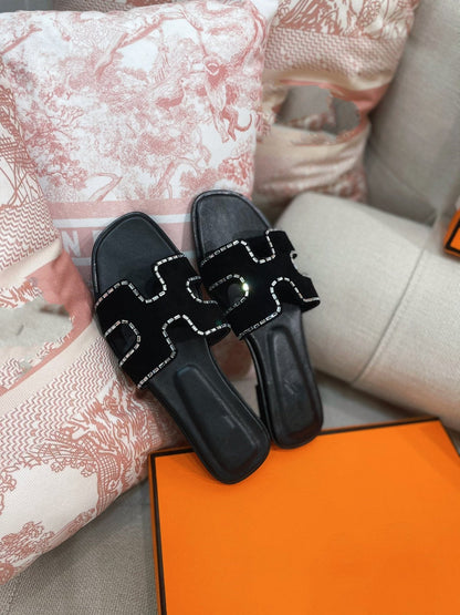 0ran Sandal Calfskin Rhinestone Black