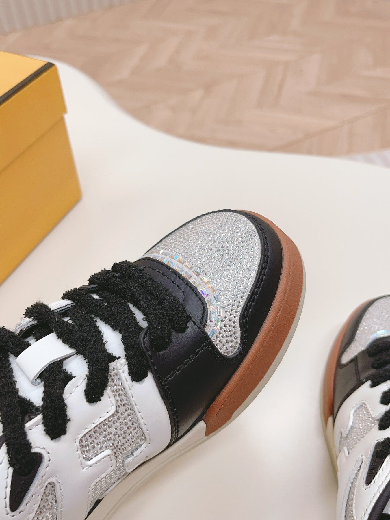 FENDI CASUAL SNEAKER IN BLACK MIX WHITE CALFSKIN ATTACH RHINSTONES