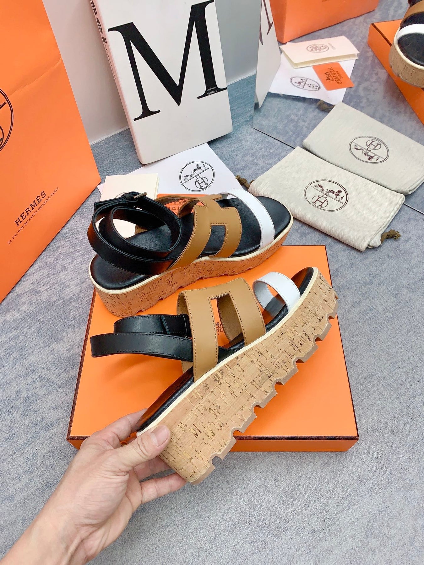 HAVANE 30 SANDAL IN WHITE AND PEANUT BROWN CALFSKIN