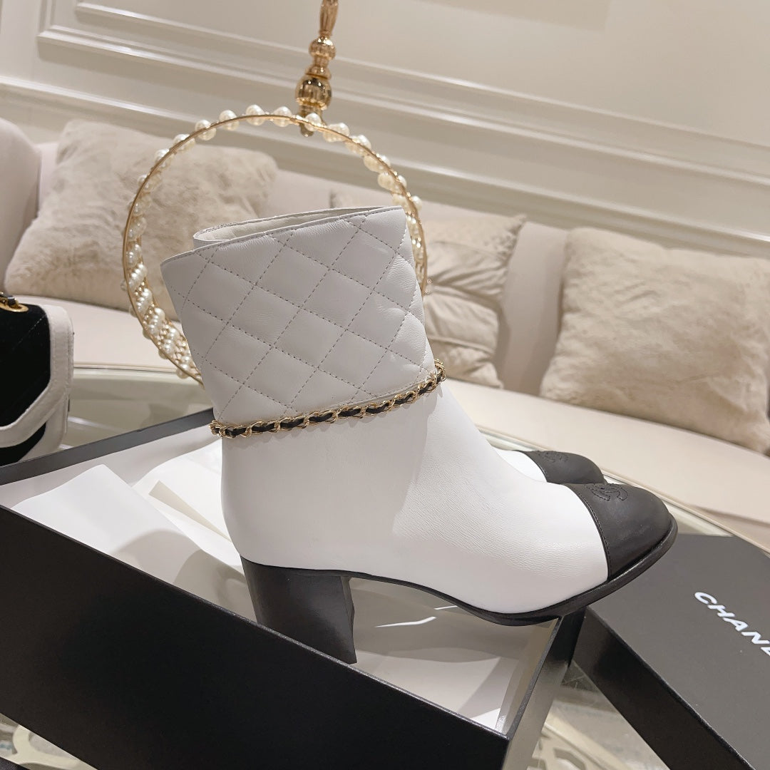 MID-HEEL ANKLE BOOTS IN WHITE CALFSKIN