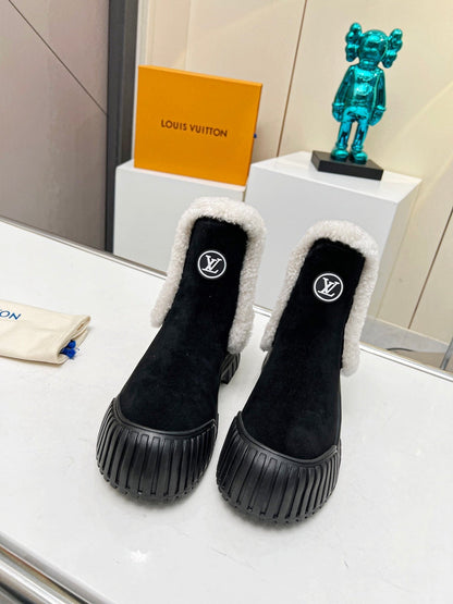 LV RUBY FLAT ANKLE BOOT IN BLACK SUEDE CALF LEATHER AND WHITE SHEARLING