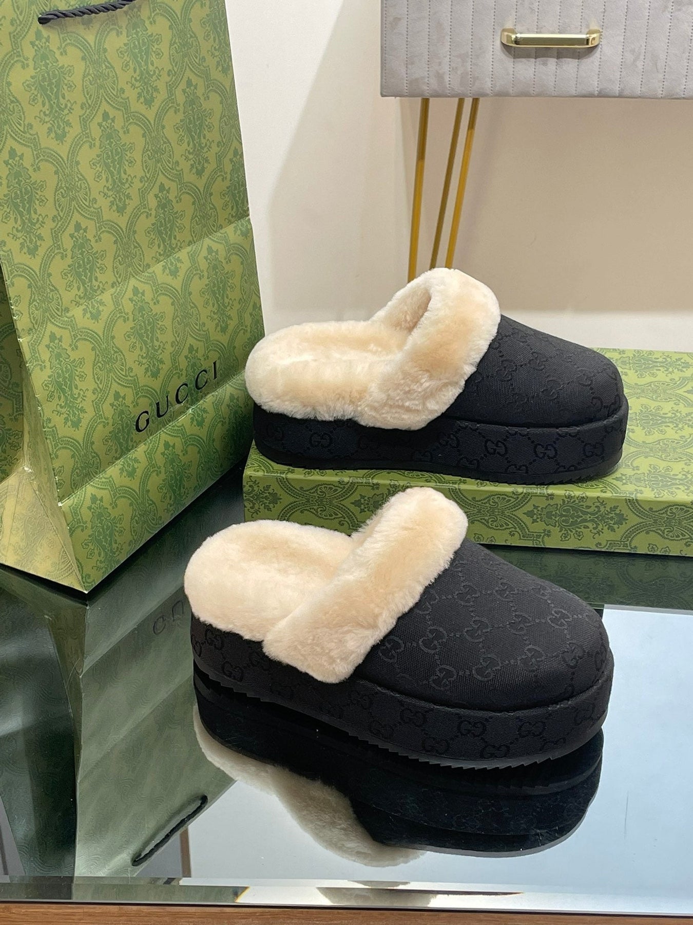 GG MOLLY MULE IN BLACK MONOGRAM JACQUARD FABRIC AND SHEARLING LINING