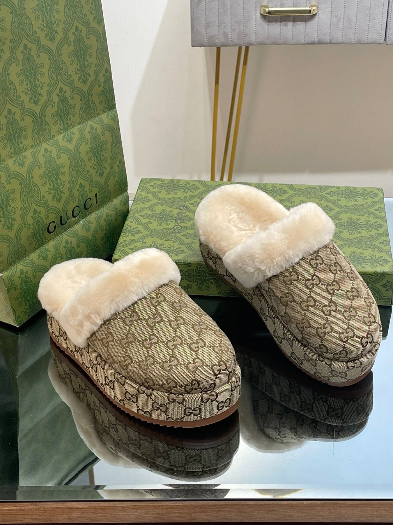 GG MOLLY MULE IN PEANUT BROWN MONOGRAM JACQUARD FABRIC AND SHEARLING LINING